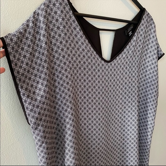 Pennington’s Michel Studio Patterned Blouse - Picture 2 of 5